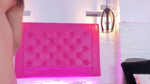 Snapshot of valloletsamar chatting on January 31, 2:39 pm Vallolet Peach  online show from January 31, 2:39 pm