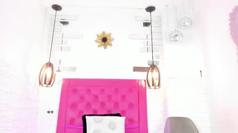 Snapshot of valloletsamar chatting on March 9, 11:03 am Vallolet Peach  online show from March 9, 11:03 am