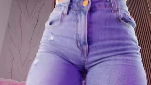 Snapshot of valloletsamar chatting on October 17, 11:24 am Vallolet Peach  online show from October 17, 11:24 am