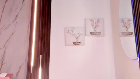 Vallolet Peach  online show from April 17, 12:08 pm