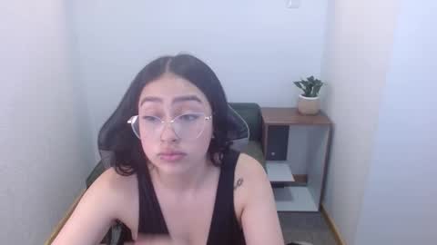vallolett__ online show from November 27, 4:20 pm
