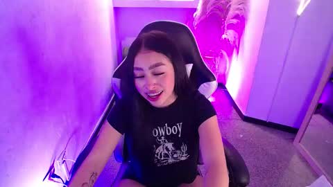 vallolett__ online show from February 23, 10:18 pm