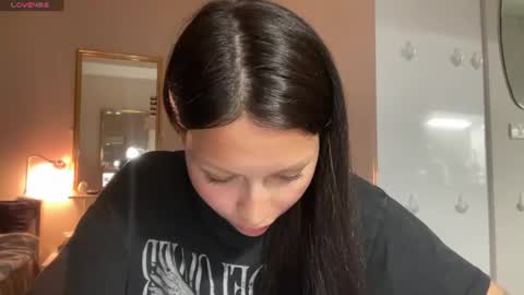 Snapshot of valorant_girl chatting on June 10, 2:16 pm Little Devil online show from June 10, 2:16 pm