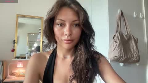 Snapshot of valorant_girl chatting on June 19, 7:45 am Little Devil online show from June 19, 7:45 am