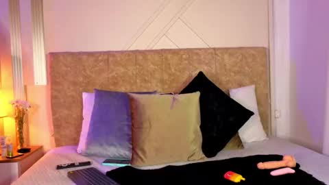 Snapshot of vane_coral chatting on March 10, 3:33 am vane_coral online show from March 10, 3:33 am