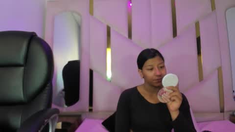 Snapshot of vanelin18 chatting on April 24, 1:35 pm Vane online show from April 24, 1:35 pm
