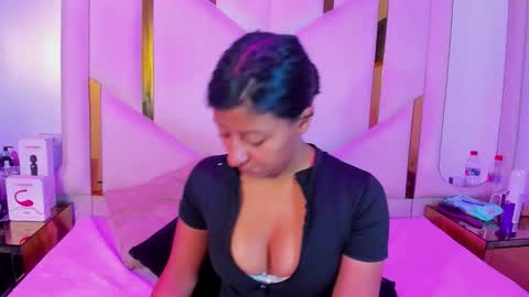 Snapshot of vanelin18 chatting on April 28, 7:19 pm Vane online show from April 28, 7:19 pm
