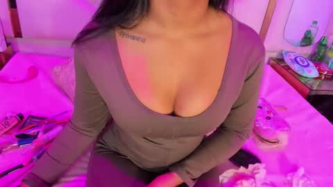 Snapshot of vanelin18 chatting on May 5, 2:58 pm Vane online show from May 5, 2:58 pm