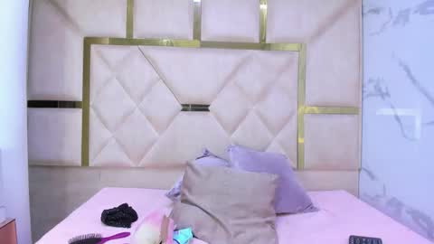 Snapshot of vanelin18 chatting on May 11, 12:33 pm Vane online show from May 11, 12:33 pm