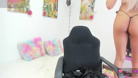 Snapshot of vanes_hontter chatting on June 18, 2:43 pm vanes_hontter online show from June 18, 2:43 pm