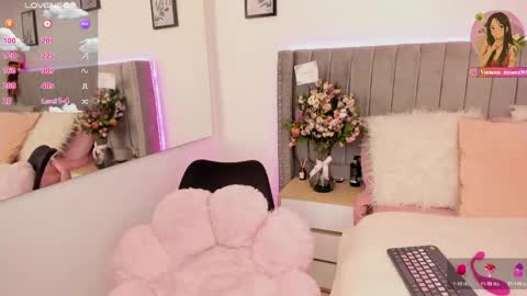 Snapshot of vanesa_moon_ chatting on April 21, 1:42 am vanesa_moon_ online show from April 21, 1:42 am