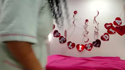 vanessa and samantha online show from February 16, 8:11 pm