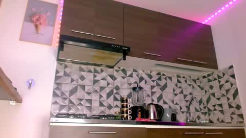 VANESSA BRETT online show from February 20, 6:17 am