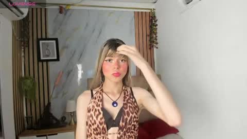 Snapshot of vanessa_jenner chatting on May 14, 1:45 am vanessa_jenner online show from May 14, 1:45 am