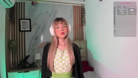 Snapshot of vanessa_jenner chatting on June 12, 9:14 pm vanessa_jenner online show from June 12, 9:14 pm