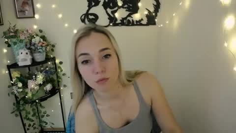 Snapshot of vanessa_joy_ chatting on May 17, 9:06 am Vanessa online show from May 17, 9:06 am