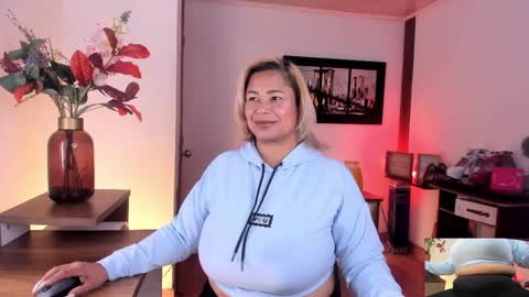 Snapshot of vanessa_sterling chatting on June 2, 5:48 pm vanessa_sterling online show from June 2, 5:48 pm