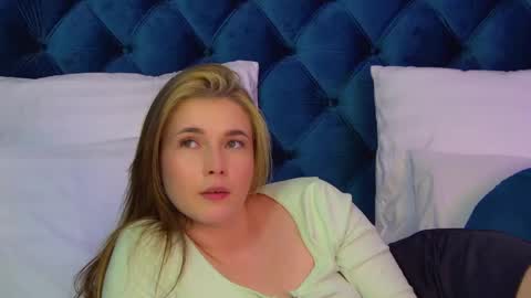 Snapshot of vanessacelesti chatting on May 3, 6:36 pm Vanessa online show from May 3, 6:36 pm