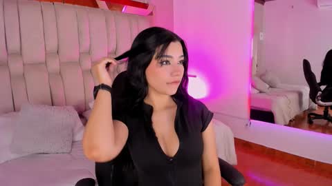 vanessaduval online show from November 9, 4:22 am