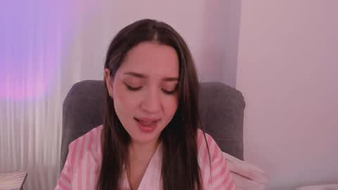 vanessajohnsonn online show from March 10, 1:32 am