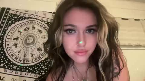 vanessaluvs2play online show from November 4, 1:48 am