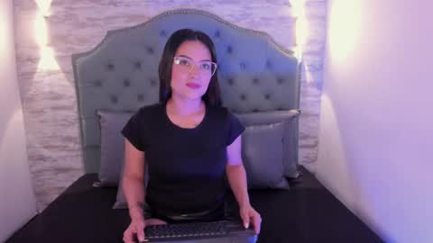 vanessamirren online show from October 9, 2:15 pm