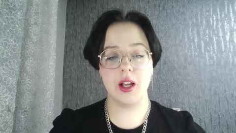 Snapshot of vanessashadow chatting on December 14, 2:00 pm vanessashadow online show from December 14, 2:00 pm