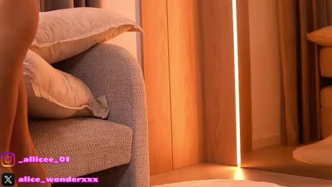 Vanessa Simon online show from March 26, 6:08 am