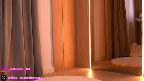 Vanessa Simon online show from March 29, 6:13 am