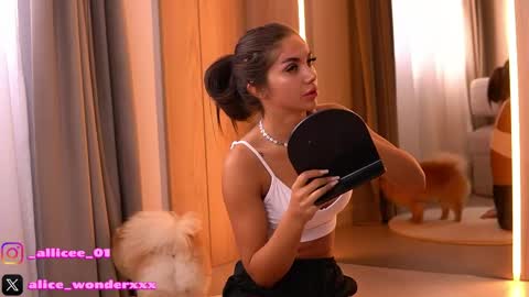 Vanessa Simon online show from April 18, 5:22 am