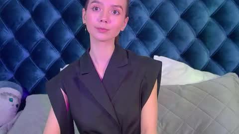 VanessaVienne online show from April 18, 4:11 pm