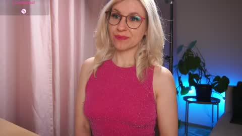 Snapshot of vanessavoxx chatting on April 5, 5:54 pm Vanessa online show from April 5, 5:54 pm