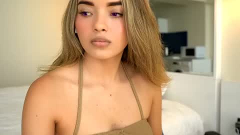 Snapshot of vanesse_ chatting on July 8, 5:45 am Irina online show from July 8, 5:45 am