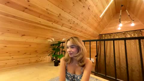 Snapshot of vanesse_ chatting on July 31, 5:23 pm Irina online show from July 31, 5:23 pm