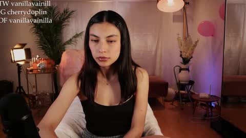 Snapshot of vanilla_velvet chatting on November 20, 12:33 am Annabet online show from November 20, 12:33 am