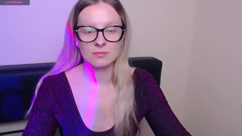 Mia online show from October 15, 7:41 am