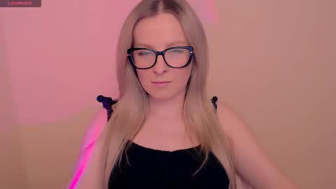 Mia online show from March 24, 7:52 pm