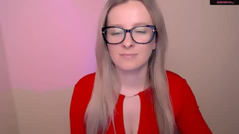 Mia online show from April 18, 4:44 pm