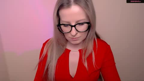 Mia online show from April 18, 7:18 pm