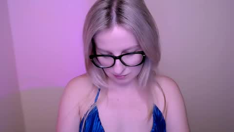 Snapshot of vanillaex_ chatting on May 27, 4:48 pm Mia online show from May 27, 4:48 pm