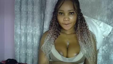 Snapshot of vanillavenus chatting on May 6, 2:11 pm vanillavenus online show from May 6, 2:11 pm