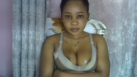 Snapshot of vanillavenus chatting on July 2, 12:00 pm vanillavenus online show from July 2, 12:00 pm