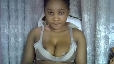 Snapshot of vanillavenus chatting on August 3, 12:32 pm vanillavenus online show from August 3, 12:32 pm