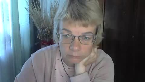 Vanillaxcreamy online show from October 18, 8:59 am