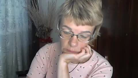 Vanillaxcreamy online show from October 19, 1:45 pm