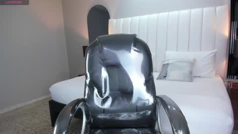 Snapshot of vanitysex chatting on December 2, 11:34 am Karine online show from December 2, 11:34 am