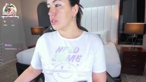 Snapshot of vanitysex chatting on December 3, 11:33 am Karine online show from December 3, 11:33 am