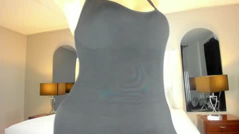 Snapshot of vanitysex chatting on December 16, 11:33 am Karine online show from December 16, 11:33 am