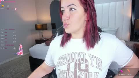 Snapshot of vanitysex chatting on January 7, 11:37 am Karine online show from January 7, 11:37 am