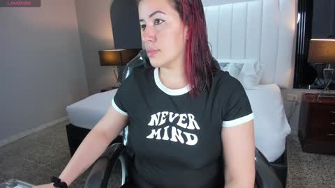 Snapshot of vanitysex chatting on February 8, 11:33 am Karine online show from February 8, 11:33 am